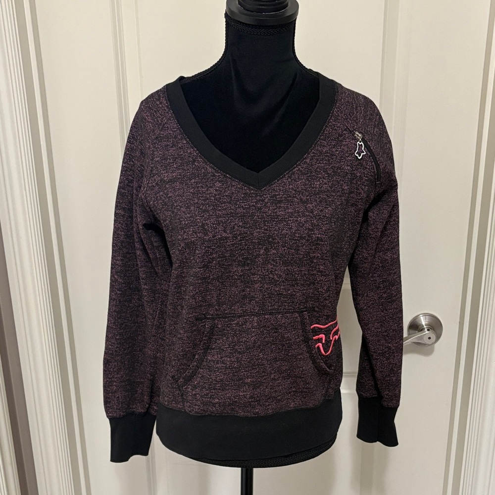 Fox Women's V-Neck Sweater - Black and Pink Blend